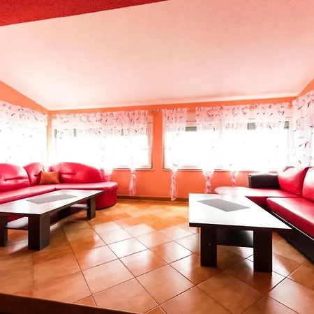 In With Balcony, Air Condition, Wifi, Washing Machine Apartman Vinišće