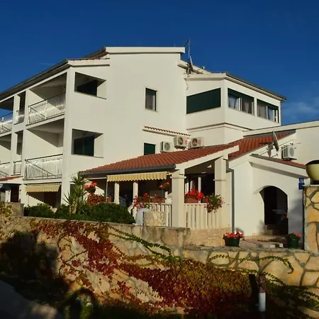 In With Balcony, Air Condition, Wifi, Washing Machine Apartman *