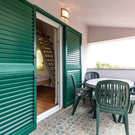 Apartman In With Balcony, Air Condition, Wifi, Washing Machine Vinišće