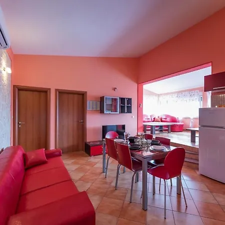 In With Balcony, Air Condition, Wifi, Washing Machine Apartman