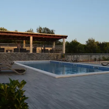 In With Balcony, Air Condition, Wifi, Washing Machine Apartman Vinišće