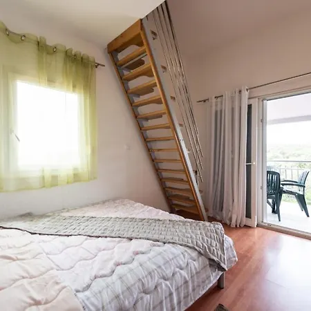 In With Balcony, Air Condition, Wifi, Washing Machine Apartman Vinišće
