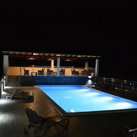 In With Balcony, Air Condition, Wifi, Washing Machine Apartman *